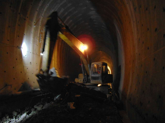 隧道安全專業高效仰拱，二次襯砌爆破拆除施工